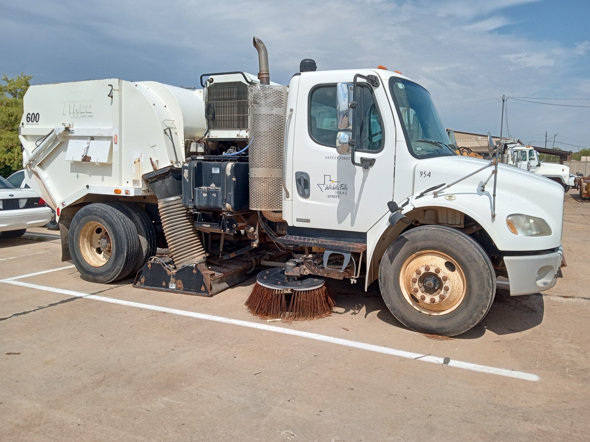 09 Freight Liner Sweeper/Vac
